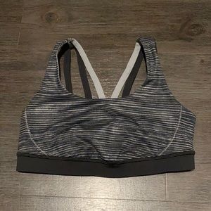 Lululemon sports bra size 6